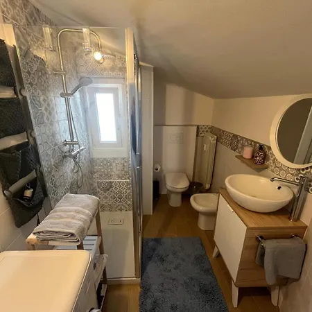 Urbannest Apartment *