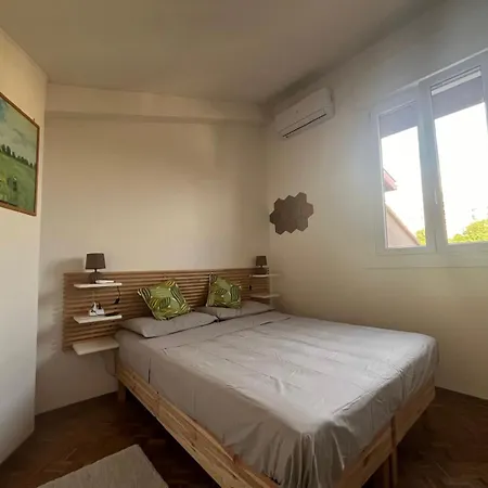 Urbannest Apartment *